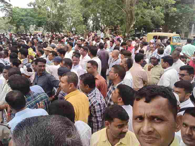 टेट पास सहायक अध्यापक के सड़क उतरने के बाद शिक्षा मंत्री ने वार्ता के लिए बुलाया, वादा से मुकर गई सरकार